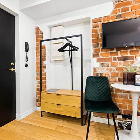 Bob W Centre - Avangard * Reval