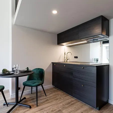 Bob W Centre - Avangard Apartmán *