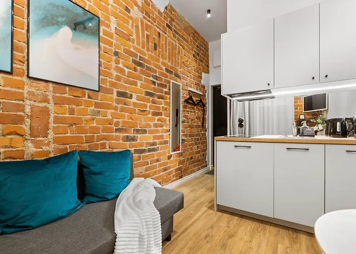 Bob W Centre - Avangard * Reval