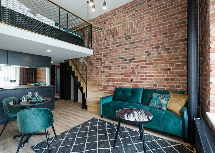 Bob W Centre - Avangard * Reval