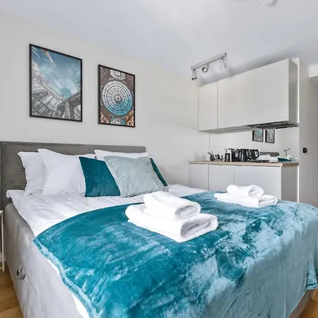 Bob W Centre - Avangard * Tallin