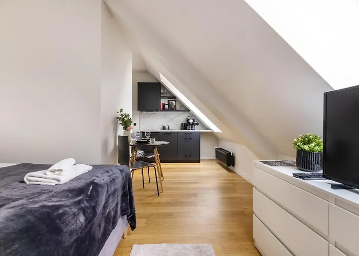 Bob W Centre - Avangard * تالين